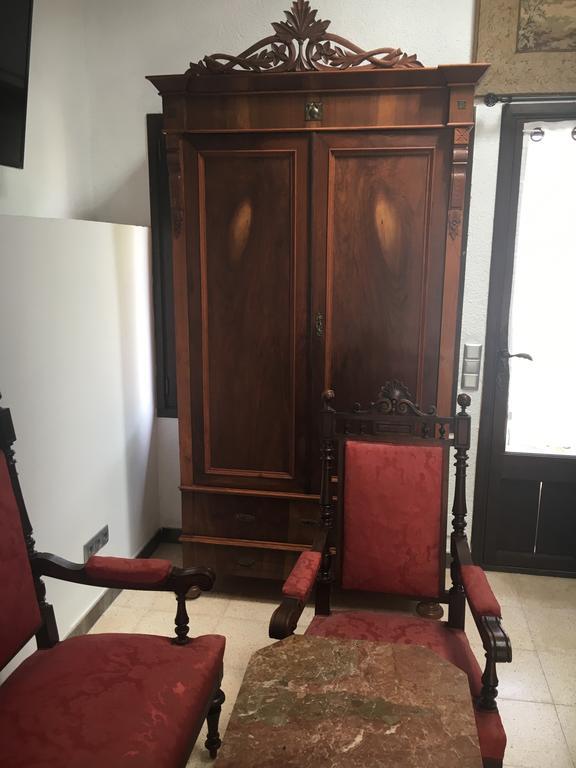 Stadthaus Mitten Im Kuenstlerviertel Von Arta Mit Zwei Wohnungen エクステリア 写真